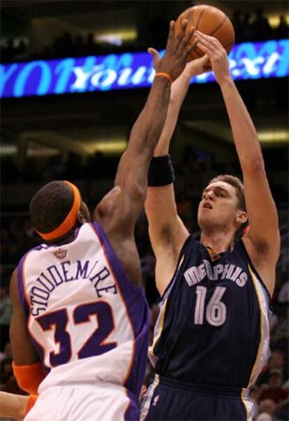 Gasol tuvo una noche bastante discreta y sólo anotó cinco puntos.