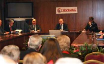 El presidente del grupo Pescanova, Manuel Fernández Sousa (2º por la derecha), durante una Junta General de Accionistas