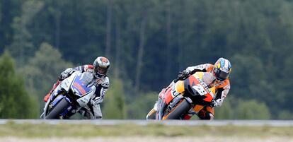 Lorenzo y Pedrosa, en plena batalla por la victoria.