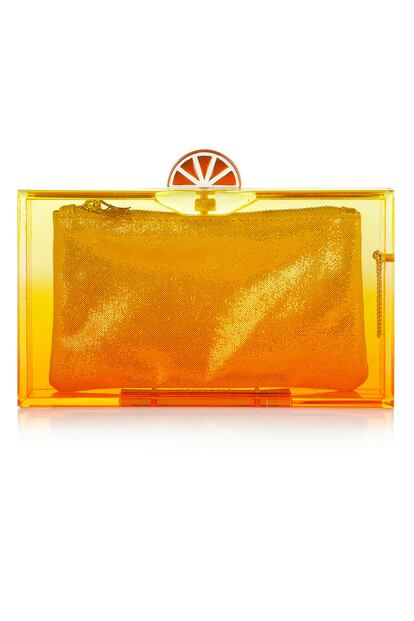 Los 'clutch' transparentes de Charlotte Olympia han sido uno de los éxitos de las últimas temporadas. Este costaba 725 euros y su precio de rebaja es de 217,50 (ahorro de 507,50 euros).