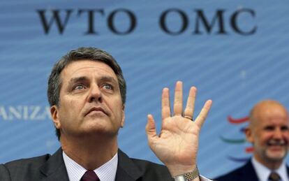 Azev&ecirc;do gesticula ante el Consejo General de la  OMC celebrado este jueves en Ginebra, Suiza. 