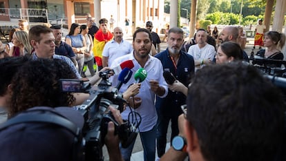 Ignacio Garriga comparece ante la prensa en la plaça de la vila de Polinyà.