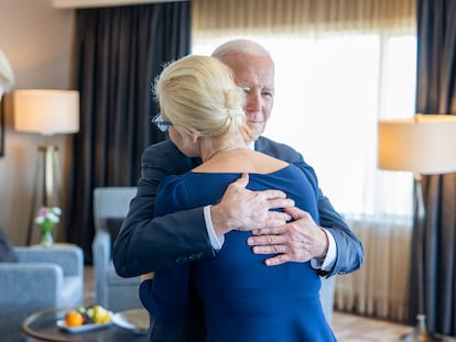 Joe Biden durante una reunión con Yulia Naválnaya en San Francisco (EE UU), el 22 de febrero de 2024.