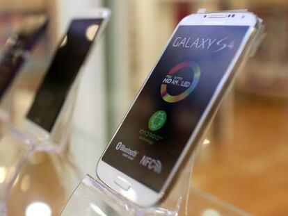 El 'smartphone' Samsung Galaxy S4, en un expositor.