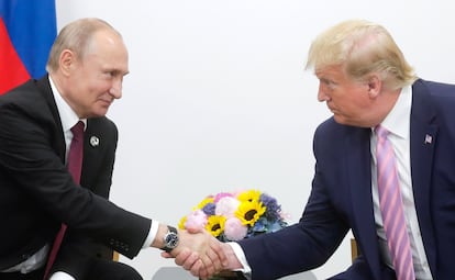 Vladímir Putin y Donald Trump, en la cumbre del G-20 en Osaka en junio de 2019.