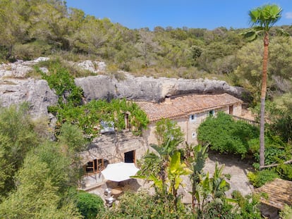 Las tres casas de la semana: vivir en la ladera de una montaña en Mallorca por 4 millones 