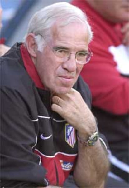 Luis Aragonés, en una foto del año 2002, cuando entrenaba al Atlético de Madrid.