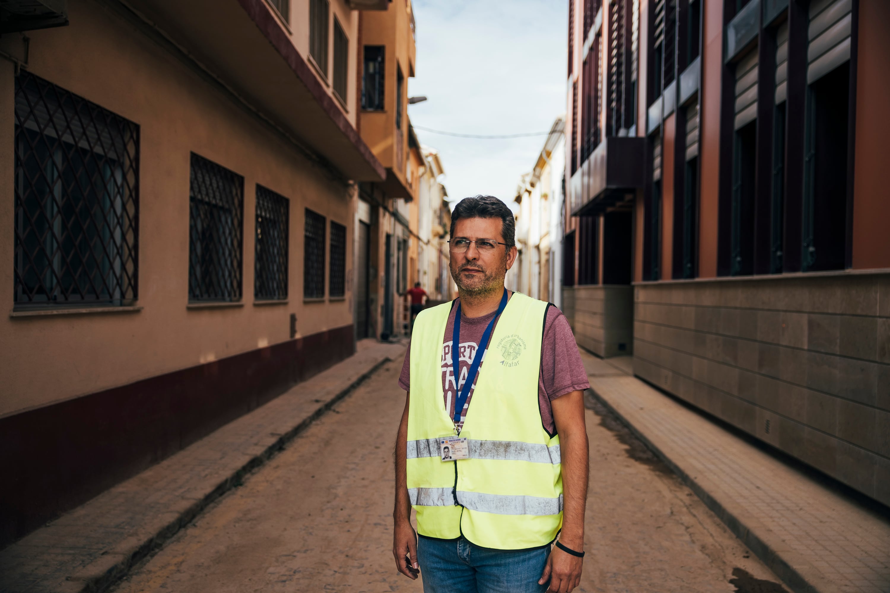 El alcalde de Alfafar, Juan Ramón Adsuara, en una calle de su pueblo, el martes 12 de noviembre.