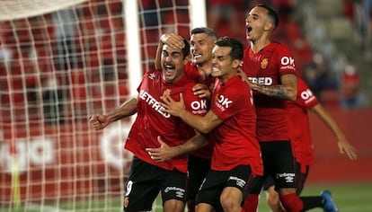 Los jugadores del RCD Mallorca celebran un gol