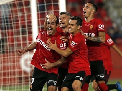 Los jugadores del RCD Mallorca celebran un gol