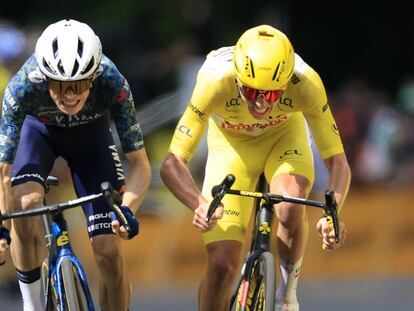Jonas Vingegaard (izquierda) y Tadej Pogacar durante el Tour de Francia.