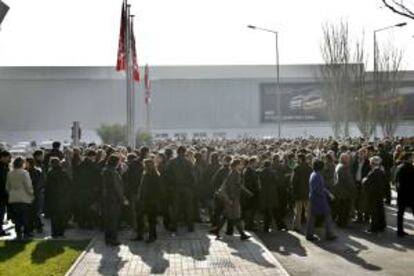Los trabajadores de la planta de Seat de Martorell, durante una asamblea informativa. EFE/Archivo