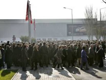 Los trabajadores de la planta de Seat de Martorell, durante una asamblea informativa. EFE/Archivo