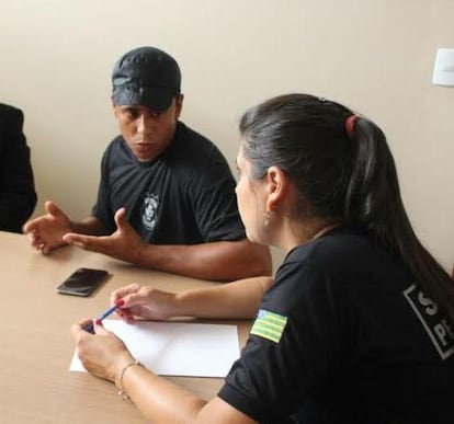 Josimar Pires Nicolau do Nascimento participa de uma reunião com integrantes da OAB.