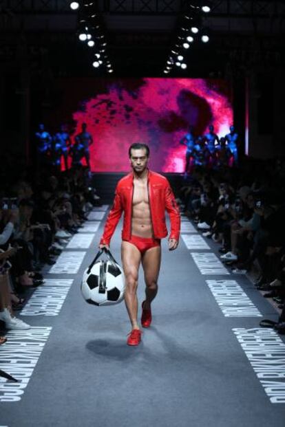 Desfile de la nueva colección de Dirk Bikkembergs.