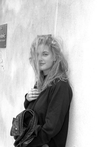 Drew Barrymore en una fotografía tomada durante la promoción de sus memorias, 'Little Girl Lost'.