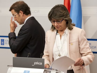 Feijóo y la conselleira do Mar, Rosa Quintana, tras el Consello de la Xunta de ayer.  