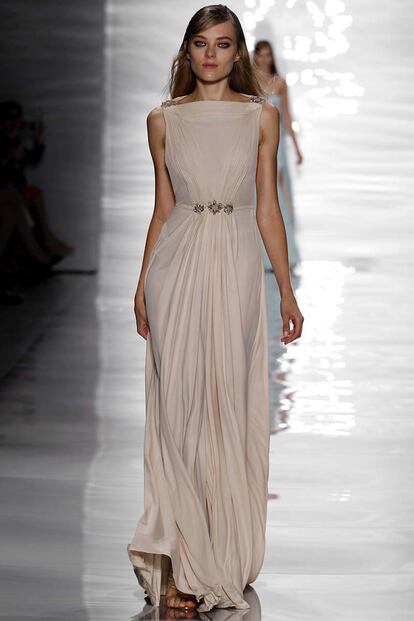 los interminables escotes de reem acra