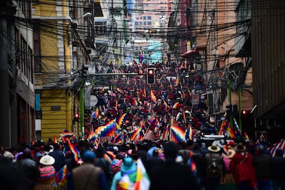 Los partidarios del ex presidente boliviano Evo Morales se manifiestan en La Paz.