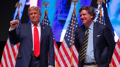 Donald Trump y Tucker Carlson en octubre de 2024.