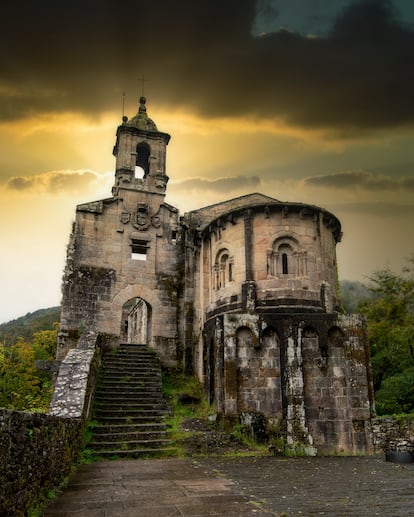 Monasterio de San Juan de Caaveiro, en el parque natural de Fragas do Eume (Galicia).