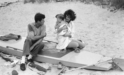 La familia Kennedy en la playa de Hyannis Port.