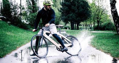 Bicicleta de madera.