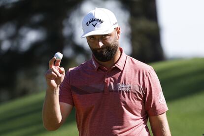 El golfista español Jon Rahm sujetaba una bola, en un momento del torneo. 