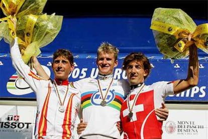 De izquierda a derecha: Gutiérrez (plata), Rogers (oro) y Cancellara (bronce).