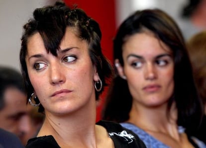 Swimmers Andrea Fuentes and Thais Enrriquez (right) at this week&#039;s presentation of the new technical director for Spain&#039;s synchronized swimming team.