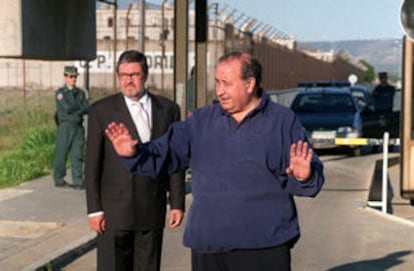Jesús Gil, al abandonar en la tarde de ayer la cárcel de Alcalá-Meco.