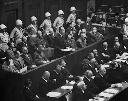 Ernst Kaltenbrunner, general austriaco de las SS en la Segunda Guerra Mundial y jefe de la Gestapo, durante su juicio en Nuremberg, en 1945.