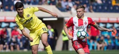 Rodri y Maffeo pugnan por el balón durante el Villarreal-Girona.