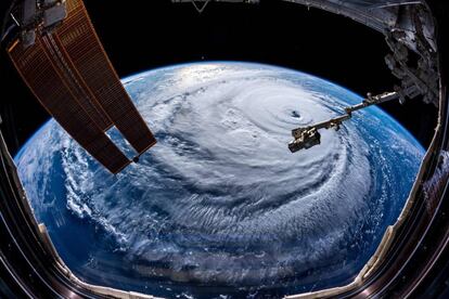 Fotografía del huracán Florence captada por el astronauta de la Agencia Espacial Europea (ESA) Alexander Gerst desde la Estación Espacial Internacional (EEI), ayer, 12 de septiembre de 2018.