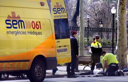 El SEM atiende a un accidentado.