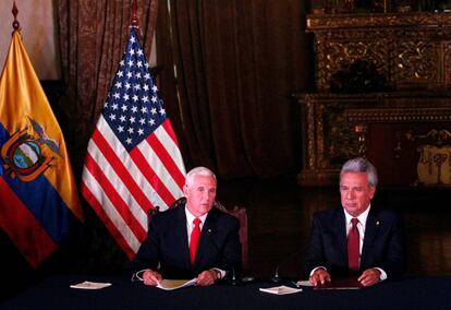 El vicepresidente de EE UU, Mike Pence, y el mandatario ecuatoriano, Lenín Moreno.