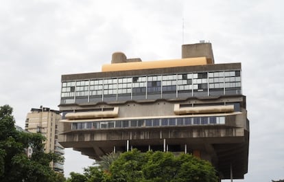 El llamativo edificio de la Biblioteca Nacional de Argentina.