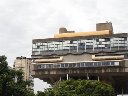 El llamativo edificio de la Biblioteca Nacional de Argentina.