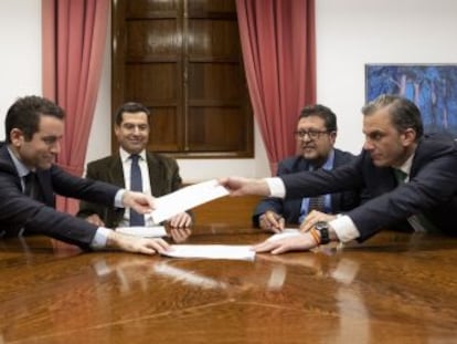 El pacto con la extrema derecha permite al PP y Ciudadanos tomar el control de la Junta