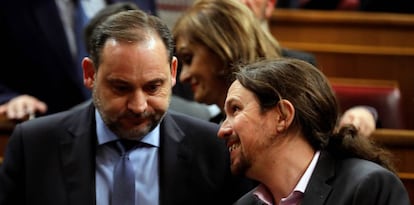 El ministro de Transportes, Movilidad y Agenda Urbana, José Luis Ábalos, y el vicepresidente segundo del Gobierno, Pablo Iglesias, en una foto de archivo.