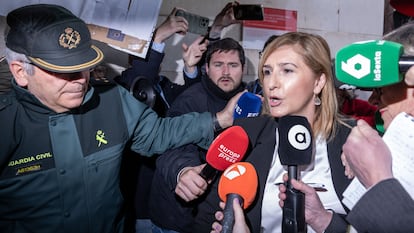 La exconsejera Salomé Pradas, a su entrada en los juzgados de Valencia, donde declaró como imputada en la cauda de la dana, el pasado abril. 