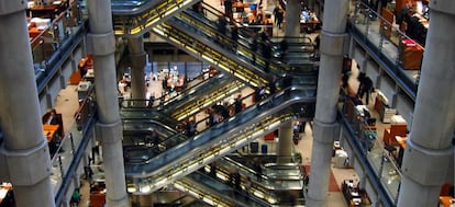 Interior de la sede de Lloyd&#039;s of London.