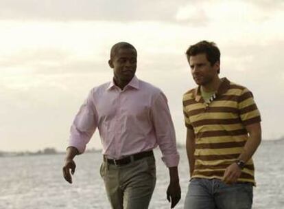 Gus (Dule Hill, a la izquierda) y Shawn (James Roday), en una escena de <i>Psych.</i>