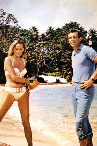 ?

	?rase una vez un biquini
	
	Ursula Andress (James Bond contra Dr No, Terence Young, 1962)
	Si hay una salida del mar- con corte de respiracin incluido- sta es sin duda la aparicin de Ursula Andress en la primera entrega de la saga del agente 007. Con ella comenzaba la leyenda de las chicas Bond y un dos piezas que hara historia.