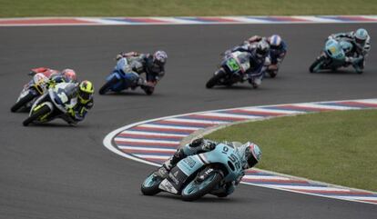 Kent lidera la carrera de Moto3 en Argentina.