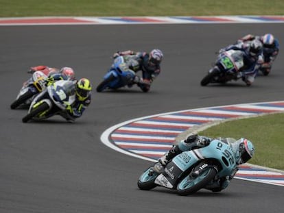 Kent lidera la carrera de Moto3 en Argentina.