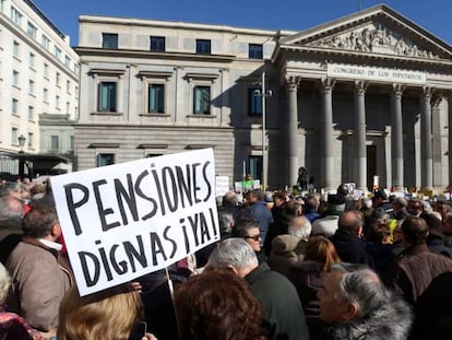  Manifestacion de pensionistas frente al Congreso de los Diputados.