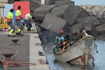 Llegada de una patera al puerto de La Restinga (Hierro), el 17 de septiembre. 
