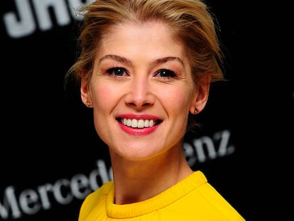 Rosamund Pike: «Odio que un personaje lleve ropa que nunca podría permitirse»