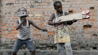 Montparnasse Musique se interna por las calles de Kinshasa.